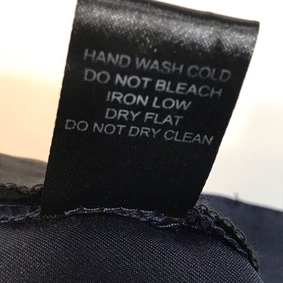 HAUTE MONDE Slim Cropped Navy Pants With Red Side Stripe - Picture 8 of 8